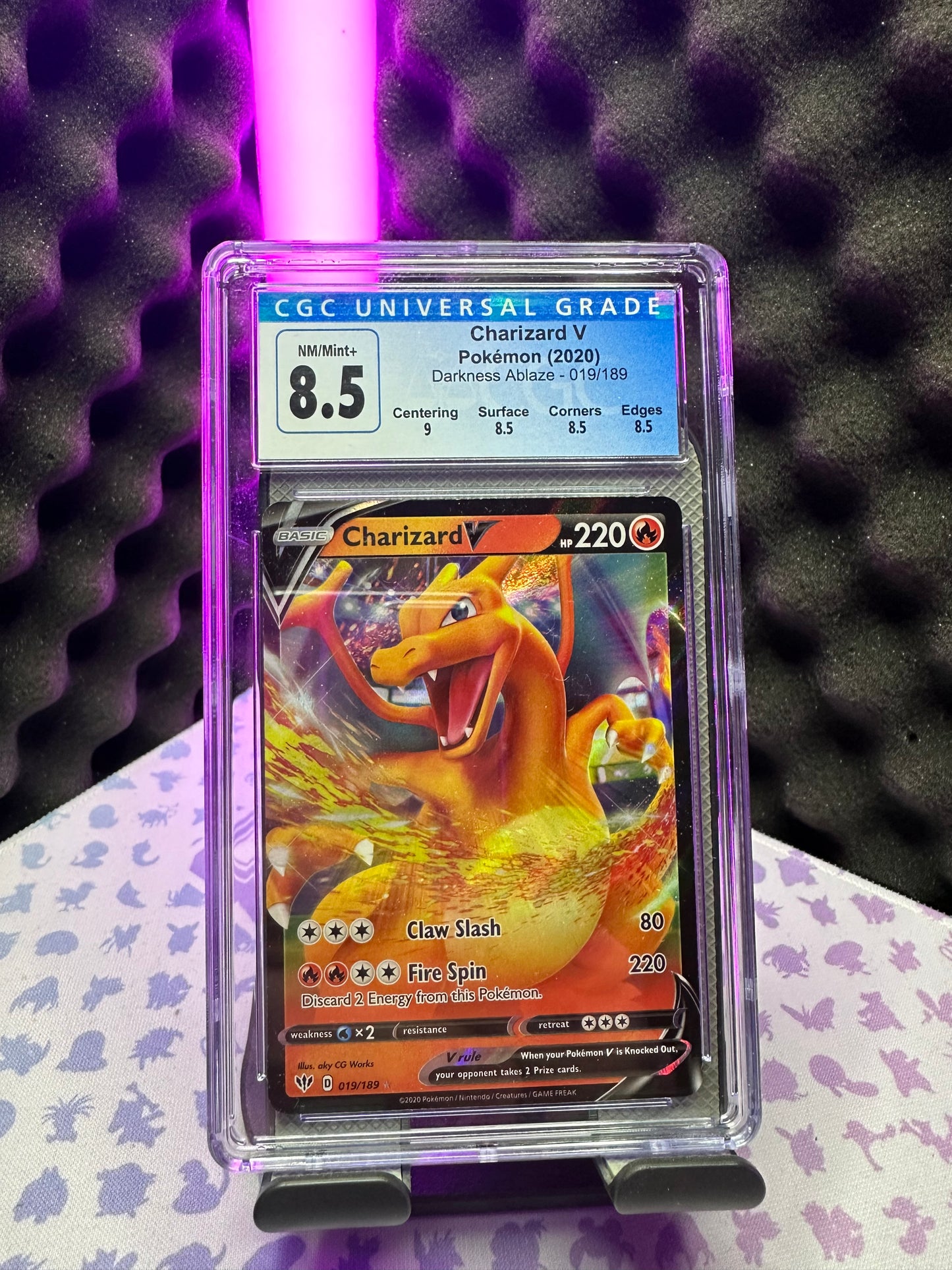 Charizard V (DAA 19) CGC 8,5